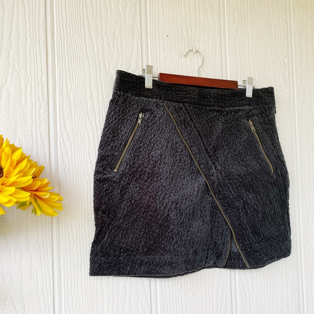NEW UO Joan Asymmetrical Mini Skirt - Picture 4 of 8